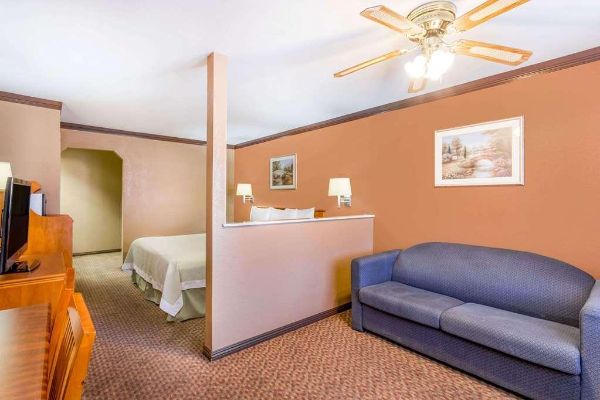 DAYS INN BISHOP (Bishop)